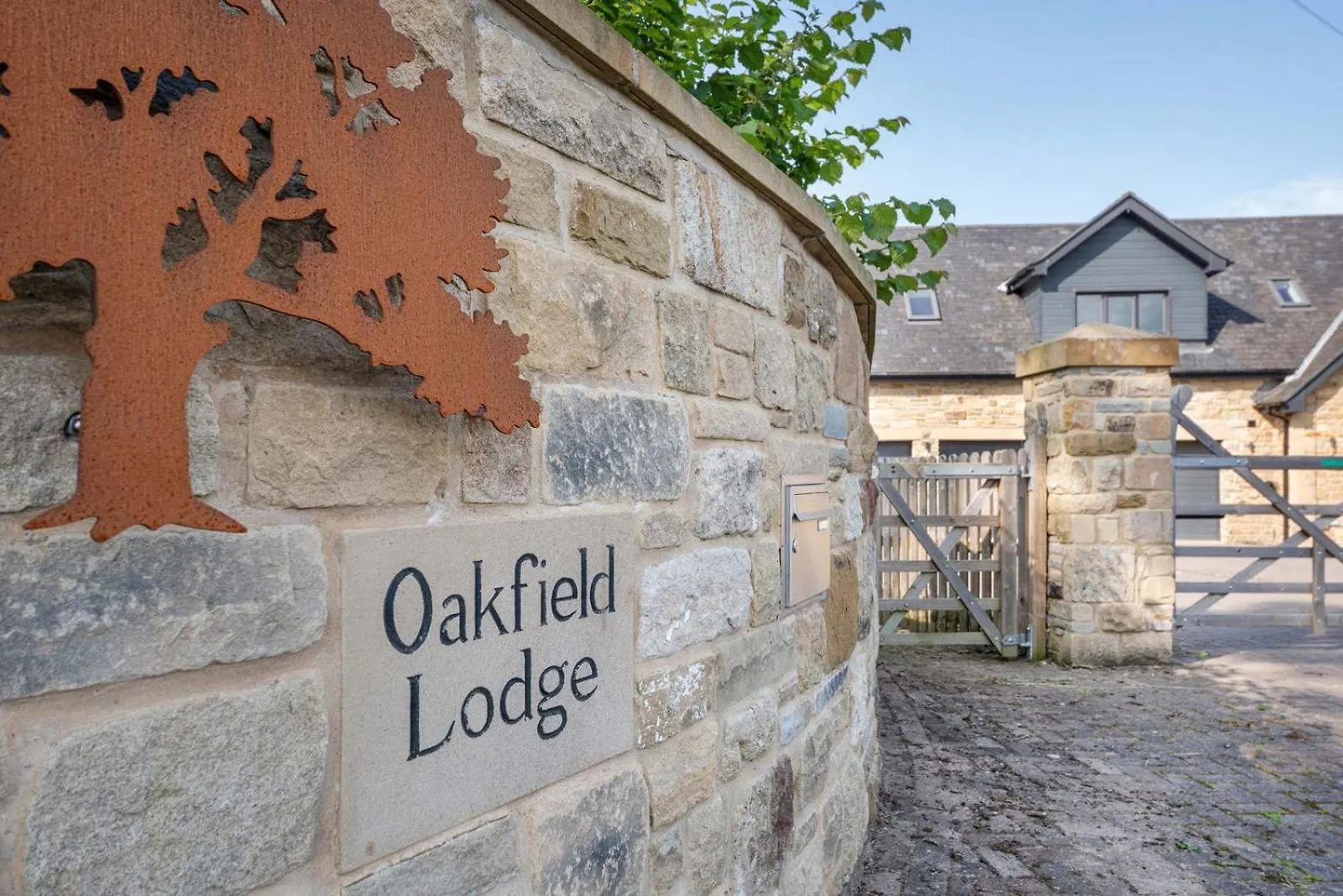 Northern Hideaways Oakfield Lodge Newcastle upon Tyne 0*,  Velká Británie